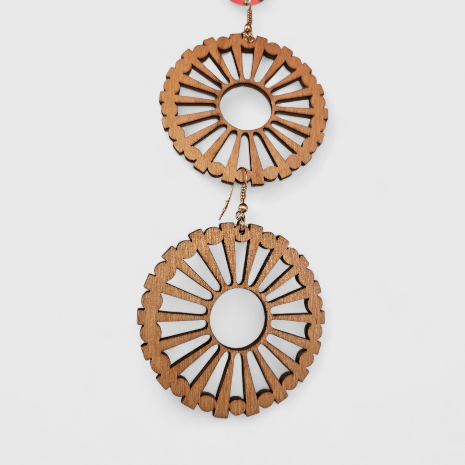 Lasergeschnittener Schmuck Sie können Ihr eigenes Design erstellen